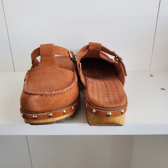 New w/out Box Kelsi Dagger suede clogs 7.5 - Picture 2 of 3